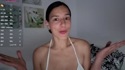 ohanna_ online show from 11/08/25, 10:08