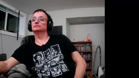 Snapshot of ohbitt chatting on 10/29/25, 04:37 ohbitt online show from 10/29/25, 04:37