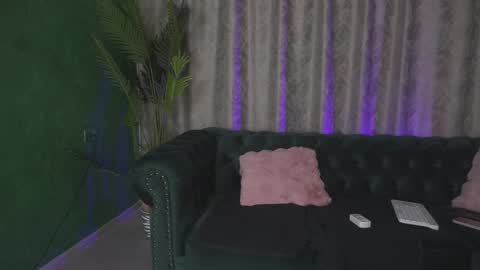 Julia online show from 02/06/25, 10:37