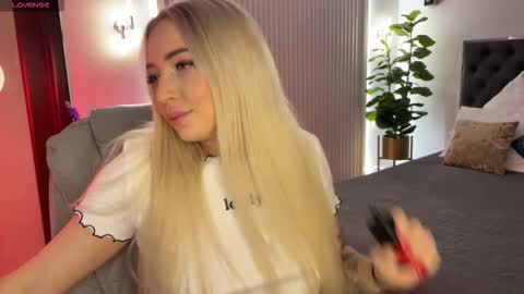 Emma online show from 11/26/25, 01:17