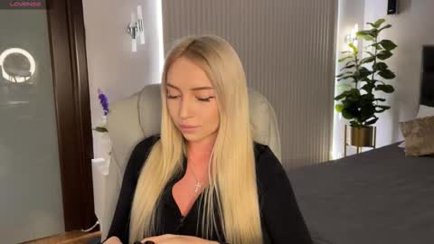 Emma online show from 01/19/26, 01:09