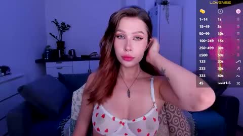 Snapshot of ohmymiami_ chatting on 09/13/25, 05:02 Light online show from 09/13/25, 05:02
