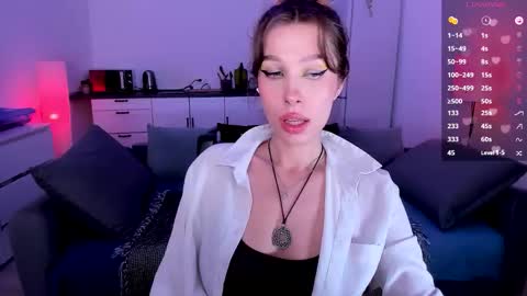 Snapshot of ohmymiami_ chatting on 10/09/25, 09:46 Light online show from 10/09/25, 09:46