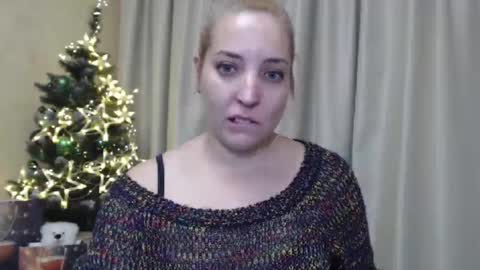 Snapshot of ohsweetmari chatting on 12/22/24, 08:47 Mari online show from 12/22/24, 08:47
