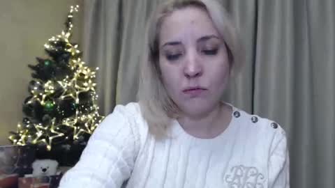 Snapshot of ohsweetmari chatting on 12/25/24, 03:06 Mari online show from 12/25/24, 03:06