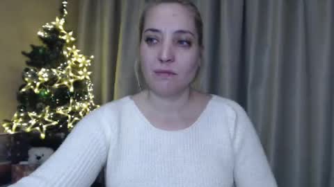 Snapshot of ohsweetmari chatting on 12/26/24, 07:05 Mari online show from 12/26/24, 07:05