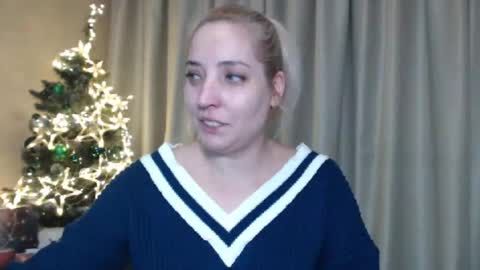 Snapshot of ohsweetmari chatting on 12/27/24, 11:50 Mari online show from 12/27/24, 11:50