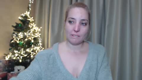Snapshot of ohsweetmari chatting on 12/29/24, 04:40 Mari online show from 12/29/24, 04:40