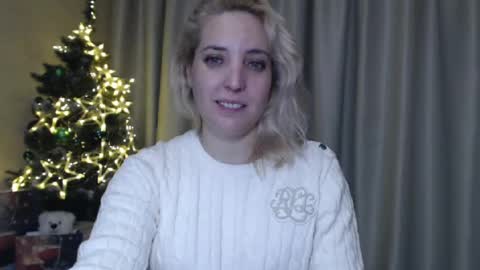 Snapshot of ohsweetmari chatting on 01/01/25, 09:31 Mari online show from 01/01/25, 09:31