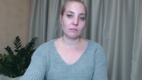 Snapshot of ohsweetmari chatting on 01/10/25, 06:06 Mari online show from 01/10/25, 06:06