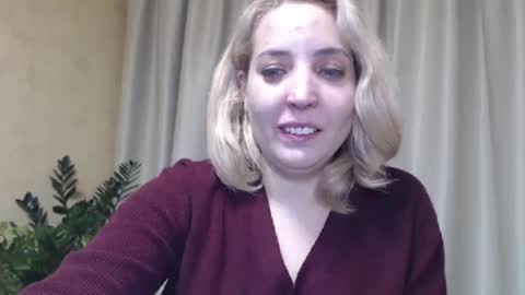Snapshot of ohsweetmari chatting on 01/19/25, 02:59 Mari online show from 01/19/25, 02:59