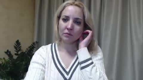 Snapshot of ohsweetmari chatting on 02/08/25, 05:39 Mari online show from 02/08/25, 05:39
