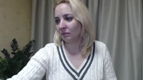 Snapshot of ohsweetmari chatting on 02/08/25, 08:42 Mari online show from 02/08/25, 08:42