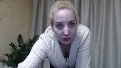 Snapshot of ohsweetmari chatting on 02/15/25, 02:44 Mari online show from 02/15/25, 02:44