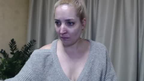 Snapshot of ohsweetmari chatting on 02/16/25, 08:00 Mari online show from 02/16/25, 08:00
