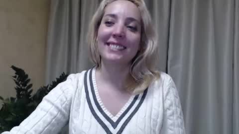 Snapshot of ohsweetmari chatting on 02/23/25, 10:53 Mari online show from 02/23/25, 10:53