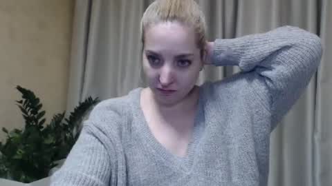 Snapshot of ohsweetmari chatting on 03/01/25, 07:26 Mari online show from 03/01/25, 07:26