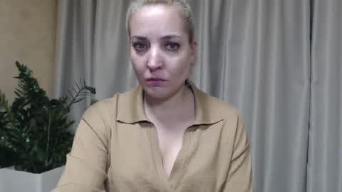 Mari online show from 10/31/25, 06:42