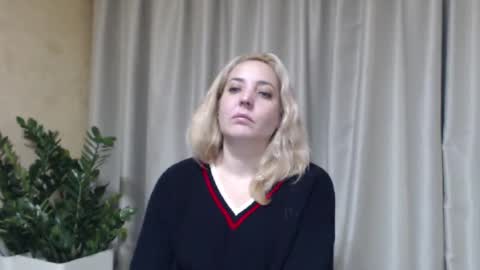 Mari online show from 12/14/25, 01:49