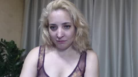 Mari online show from 06/09/26, 03:56