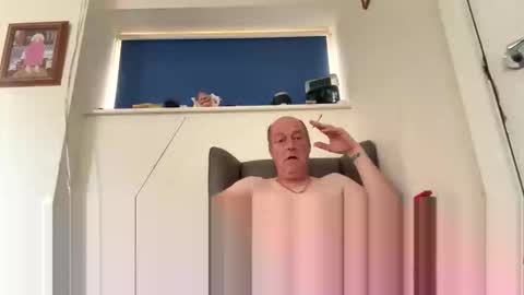 oiljames167 online show from 10/19/25, 08:37