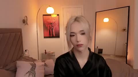Snapshot of okerriella chatting on 05/28/26, 08:11 Ami online show from 05/28/26, 08:11