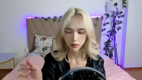 Snapshot of okerriella chatting on 06/05/26, 09:59 Ami online show from 06/05/26, 09:59
