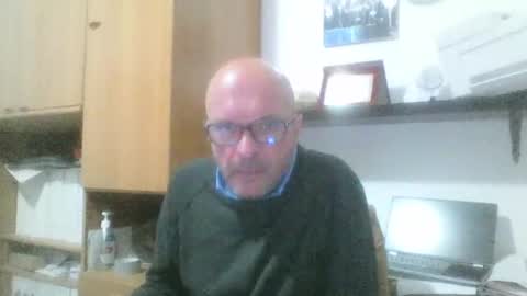 Snapshot of olak21 chatting on 10/31/25, 03:35 olak21 online show from 10/31/25, 03:35