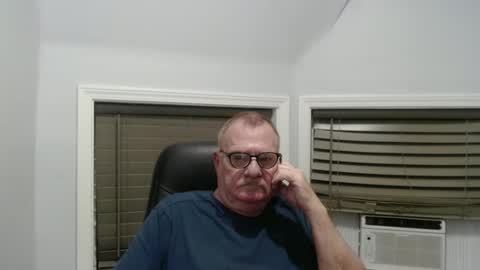 Snapshot of oldguybigd chatting on 09/17/25, 03:30 oldguybigd online show from 09/17/25, 03:30