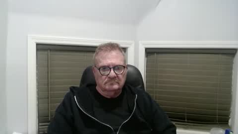 Snapshot of oldguybigd chatting on 12/16/25, 04:39 oldguybigd online show from 12/16/25, 04:39