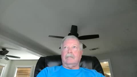 Snapshot of oldlakeguy chatting on 10/27/25, 08:13 OldLakeGuy online show from 10/27/25, 08:13