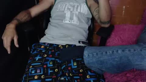 Snapshot of oldmanandgirlishlady chatting on 12/22/24, 02:17 Kate 22 and Michael 45 online show from 12/22/24, 02:17