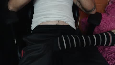 Snapshot of oldmanandgirlishlady chatting on 02/15/25, 02:04 Kate 22 and Michael 45 online show from 02/15/25, 02:04