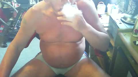 Snapshot of oldmicky60 chatting on 01/01/25, 08:04 mick online show from 01/01/25, 08:04