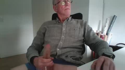 Snapshot of oldth chatting on 03/31/26, 10:26 oldth online show from 03/31/26, 10:26