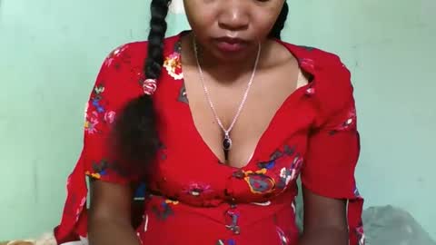 Snapshot of olgaaldy chatting on 10/08/25, 06:22 olgaaldy online show from 10/08/25, 06:22