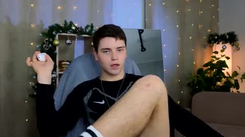 Snapshot of olie_sparkle chatting on 12/13/25, 09:20 Olie online show from 12/13/25, 09:20