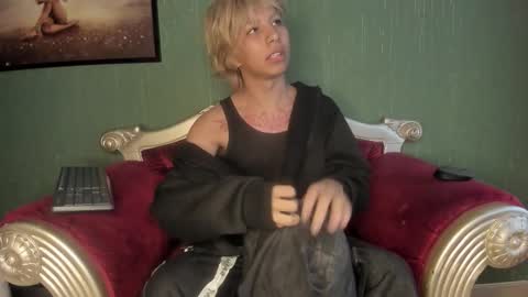 oliiverr22 online show from 11/20/25, 12:16