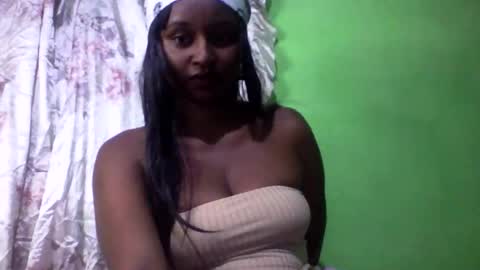 Snapshot of olinah610 chatting on 10/10/25, 06:51 olinah610 online show from 10/10/25, 06:51