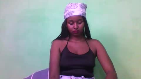 olinah610 online show from 11/14/25, 07:51