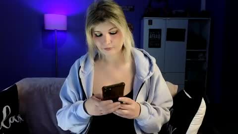 OliSunny Olivia online show from 04/22/26, 05:03