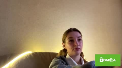 Snapshot of olivaharcar chatting on 09/29/25, 09:25 Olivia here online show from 09/29/25, 09:25
