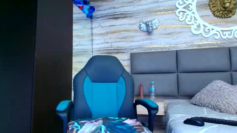 Snapshot of oliver__brown chatting on 11/26/25, 10:44 Oliver online show from 11/26/25, 10:44