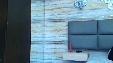 Snapshot of oliver__brown chatting on 12/21/25, 12:18 Oliver online show from 12/21/25, 12:18