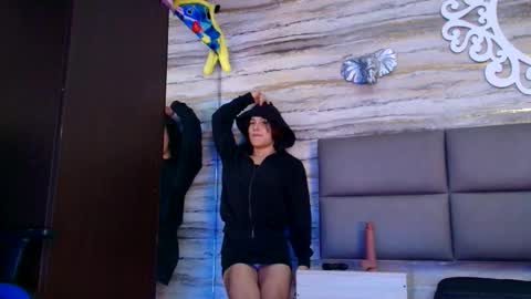 Snapshot of oliver__brown chatting on 01/10/26, 12:12 Oliver online show from 01/10/26, 12:12