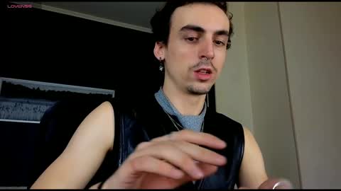 Snapshot of oliver__martinez chatting on 10/26/25, 08:15 OLIVER MARTINEZ online show from 10/26/25, 08:15