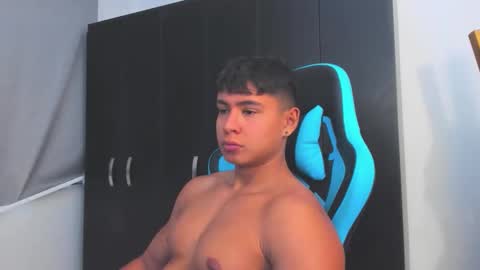 Snapshot of oliver_bray chatting on 12/22/25, 09:12 Oliver bray online show from 12/22/25, 09:12