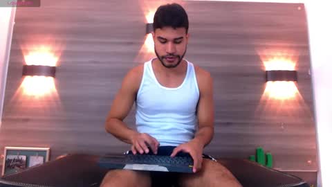 Snapshot of oliver_conort_ chatting on 12/06/24, 04:03 Olive Connort online show from 12/06/24, 04:03