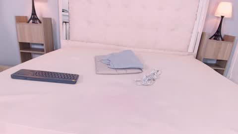 Snapshot of oliver_conort_ chatting on 12/27/24, 08:24 Olive Connort online show from 12/27/24, 08:24