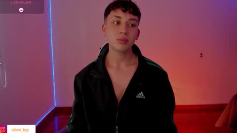 oliveeer online show from 11/19/25, 07:03